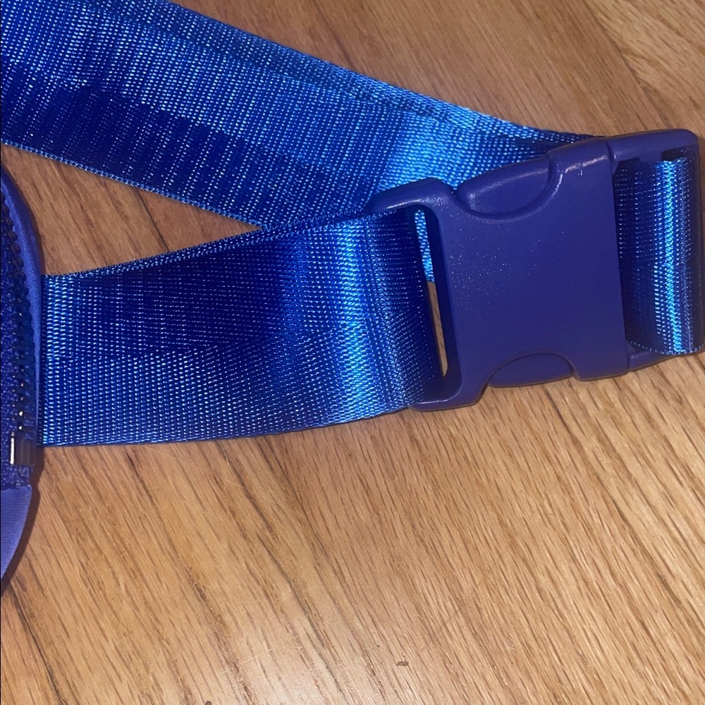 Sun and Sky Vibrant Blue Belt Bag - Picture 3 of 6